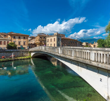 vista sulla città di Rieti ponte sul fiume