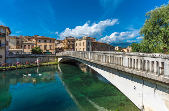vista sulla città di Rieti ponte sul fiume